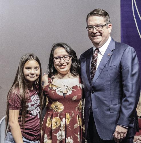 Carolina posing with daughter and president of university